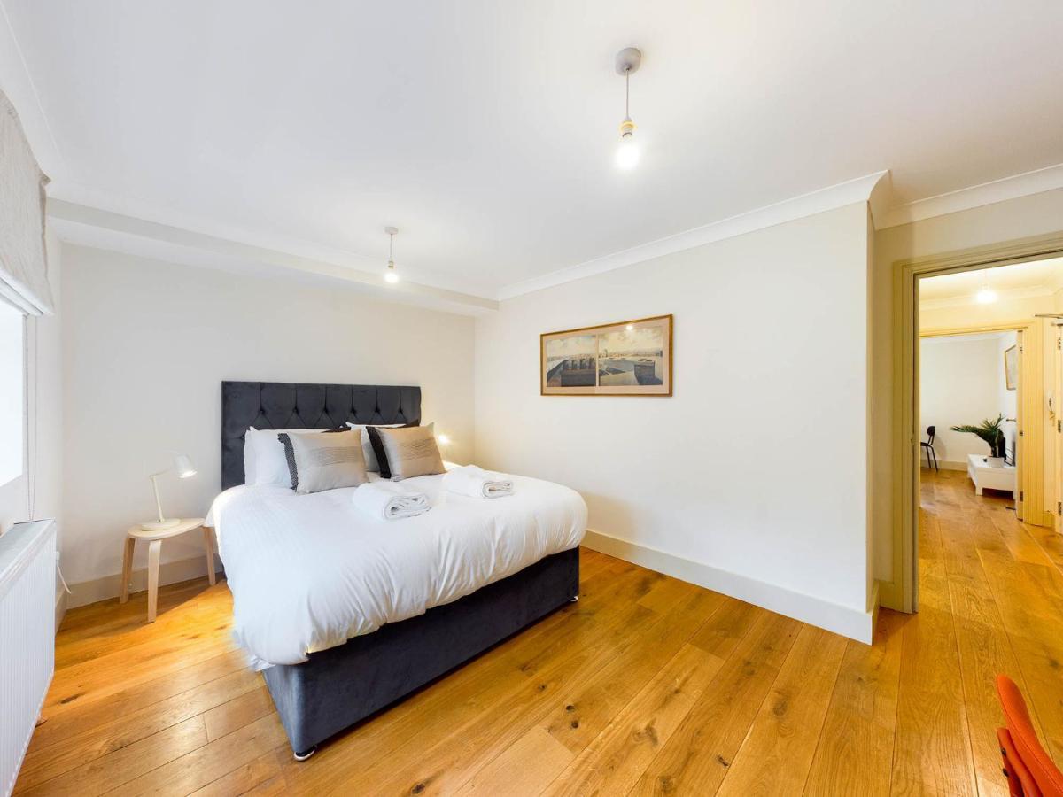 Redhill Town Centre Apartments By Livingo מראה חיצוני תמונה