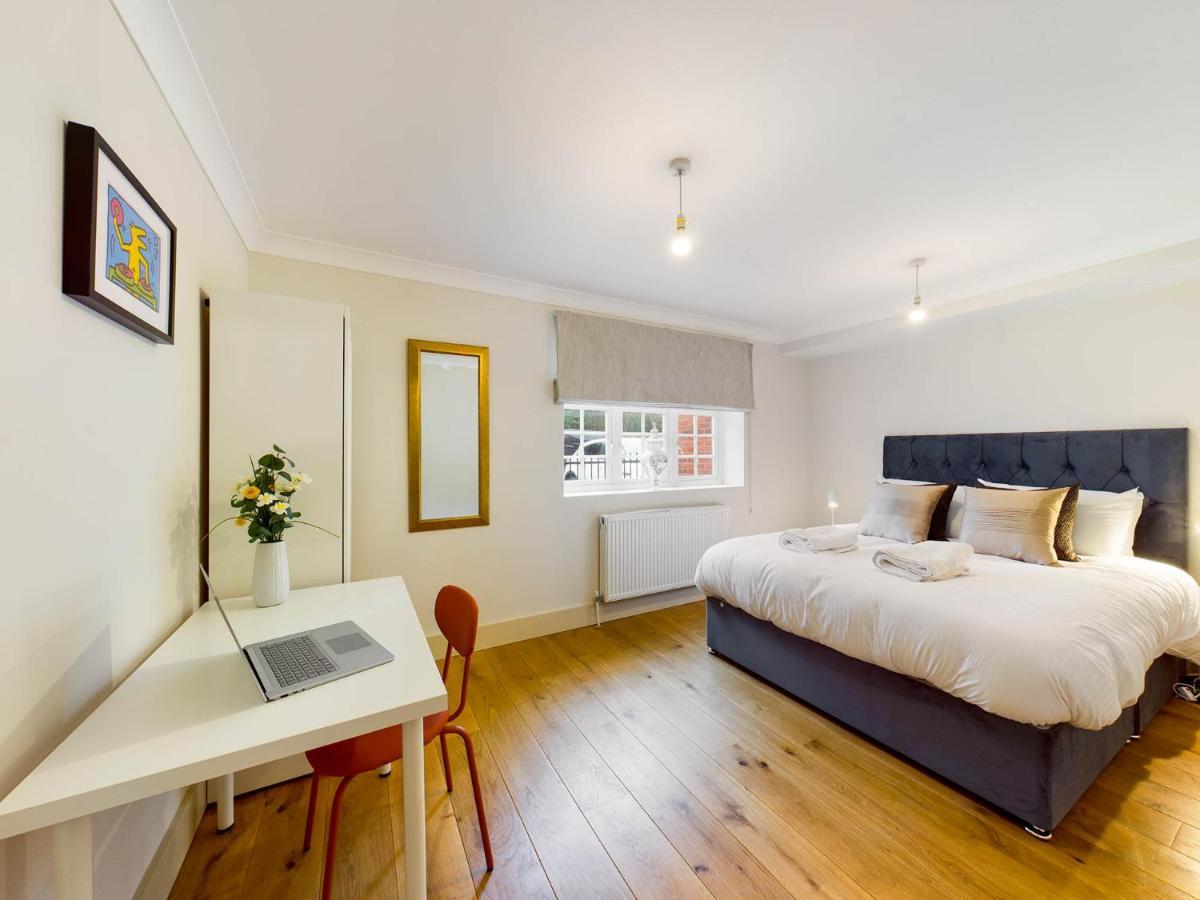Redhill Town Centre Apartments By Livingo מראה חיצוני תמונה