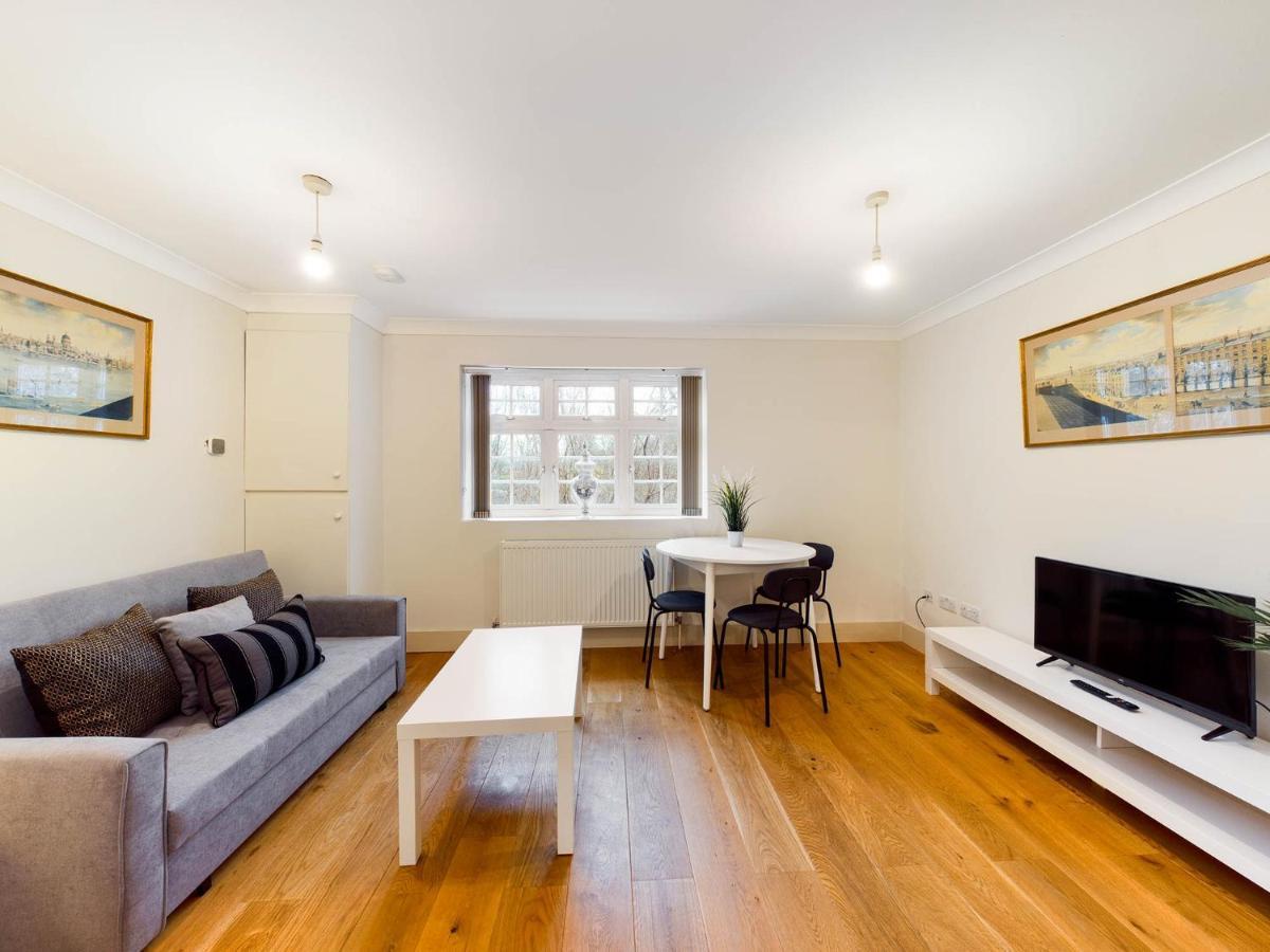 Redhill Town Centre Apartments By Livingo מראה חיצוני תמונה