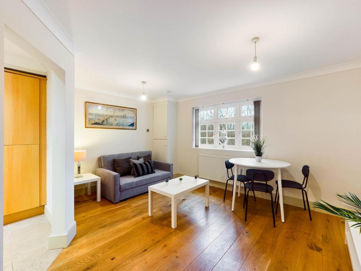 Redhill Town Centre Apartments By Livingo מראה חיצוני תמונה