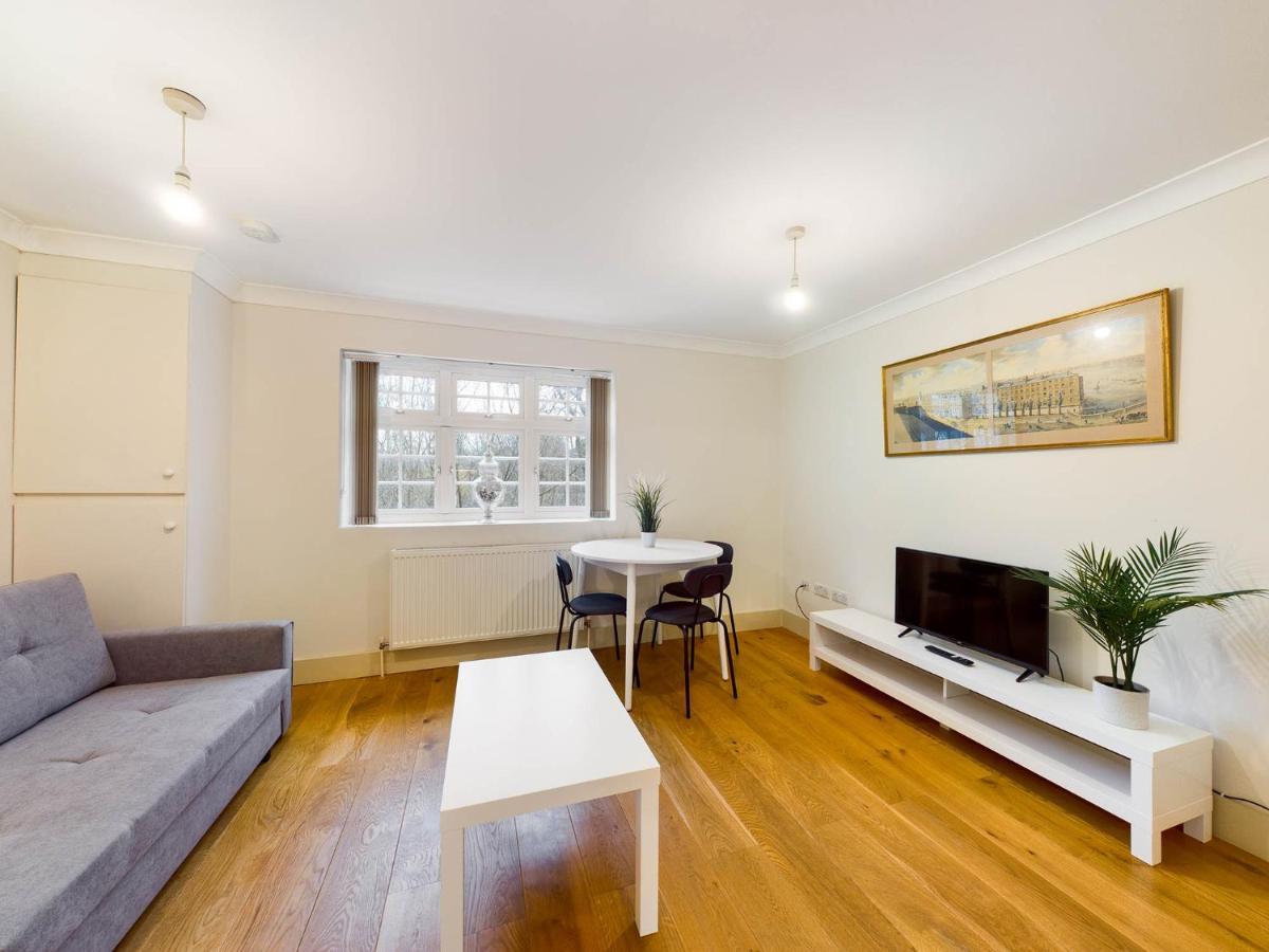 Redhill Town Centre Apartments By Livingo מראה חיצוני תמונה