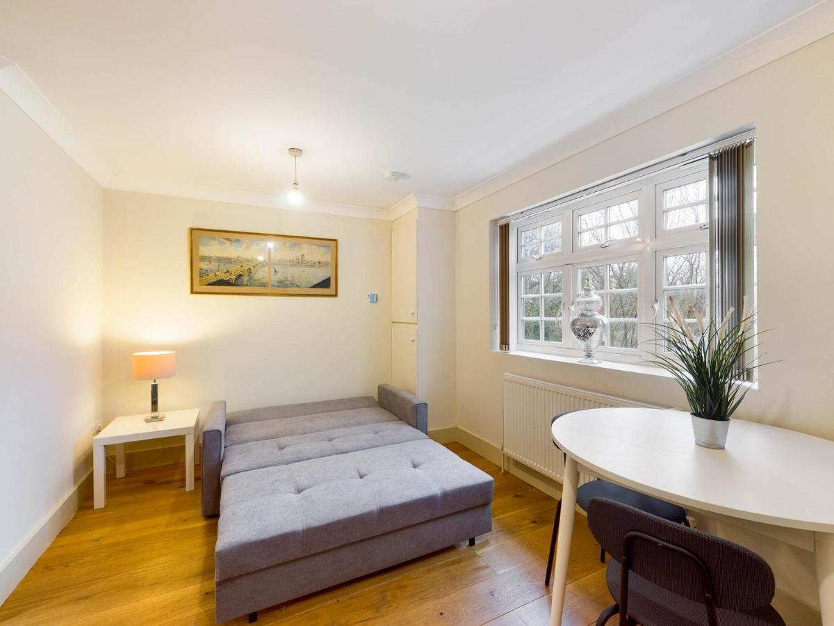 Redhill Town Centre Apartments By Livingo מראה חיצוני תמונה